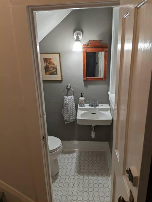 Large Bakery Apartment - Central Downtown Location Fredonia Luaran gambar