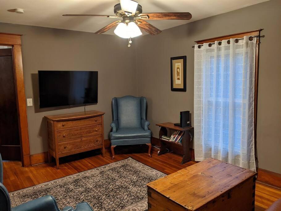 Large Bakery Apartment - Central Downtown Location Fredonia Luaran gambar