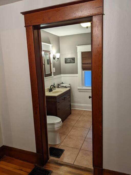 Large Bakery Apartment - Central Downtown Location Fredonia Luaran gambar