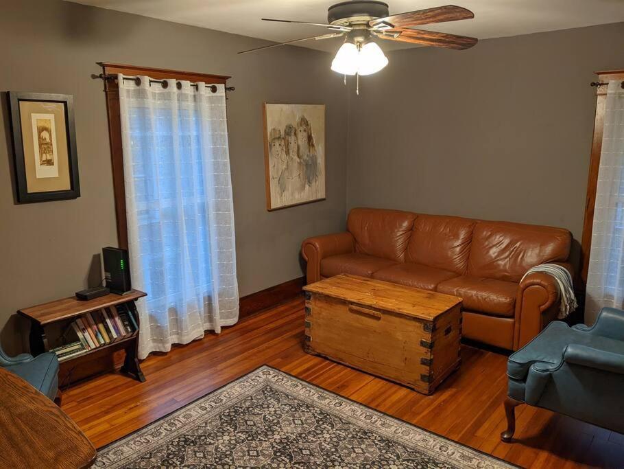 Large Bakery Apartment - Central Downtown Location Fredonia Luaran gambar
