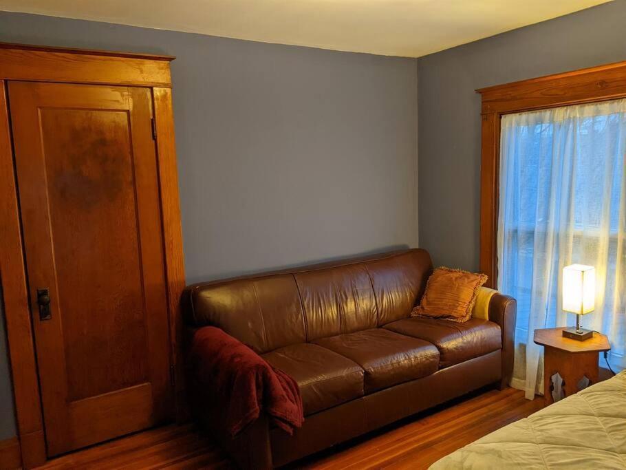 Large Bakery Apartment - Central Downtown Location Fredonia Luaran gambar