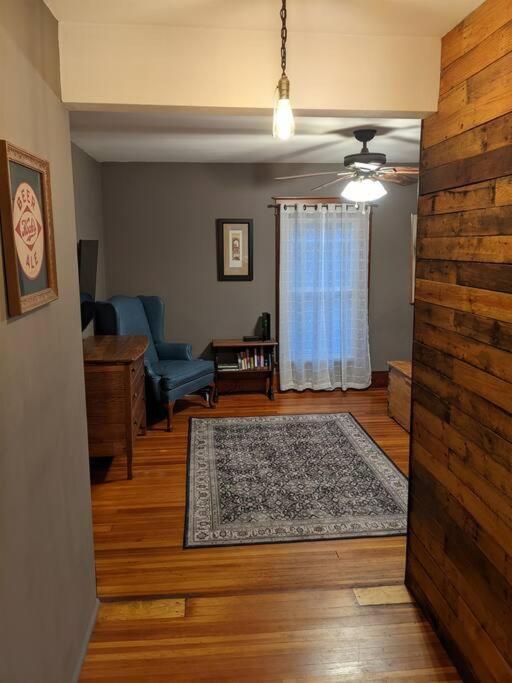 Large Bakery Apartment - Central Downtown Location Fredonia Luaran gambar